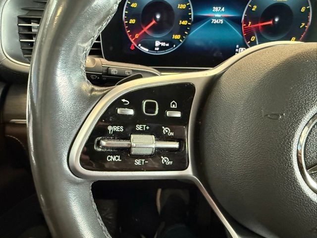 Mercedes-Benz GLE Vehicle Full-screen Gallery Image 19