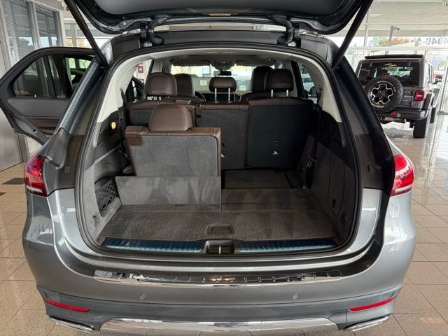 Mercedes-Benz GLE Vehicle Full-screen Gallery Image 23