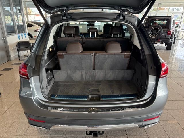 Mercedes-Benz GLE Vehicle Full-screen Gallery Image 24