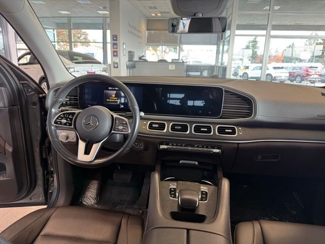 Mercedes-Benz GLE Vehicle Full-screen Gallery Image 27