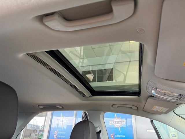 Mercedes-Benz GLE Vehicle Full-screen Gallery Image 28