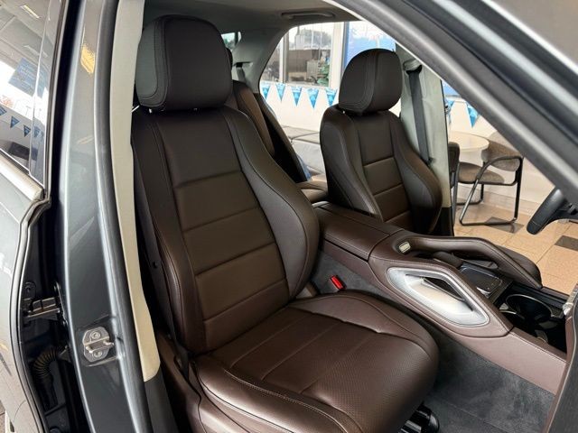 Mercedes-Benz GLE Vehicle Full-screen Gallery Image 29