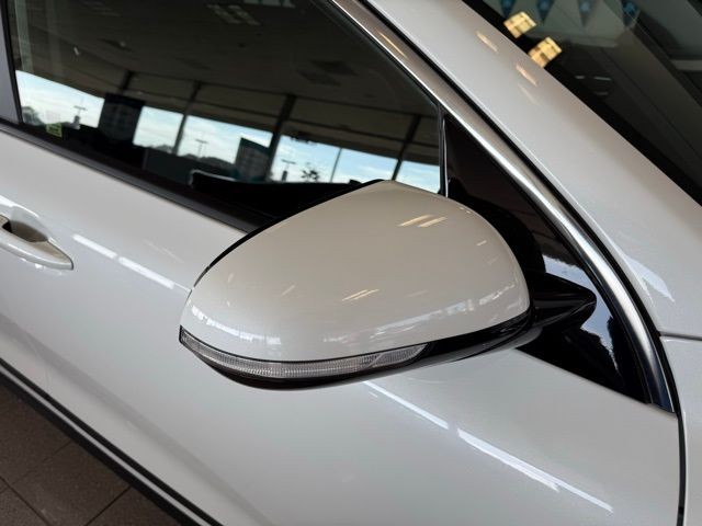 Kia Niro EV Vehicle Full-screen Gallery Image 11