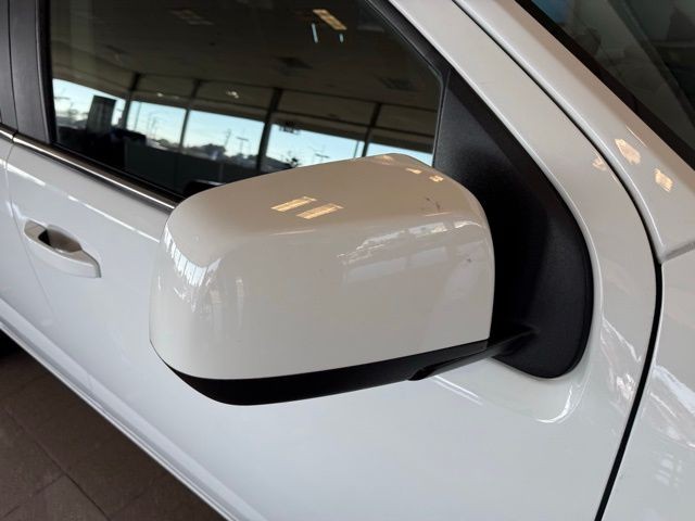 Chevrolet Colorado Vehicle Full-screen Gallery Image 12