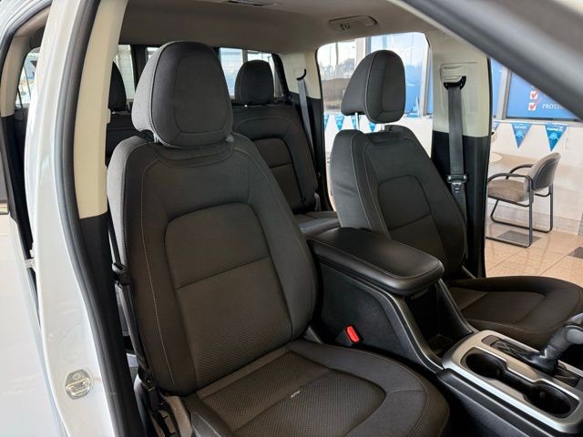 Chevrolet Colorado Vehicle Full-screen Gallery Image 26