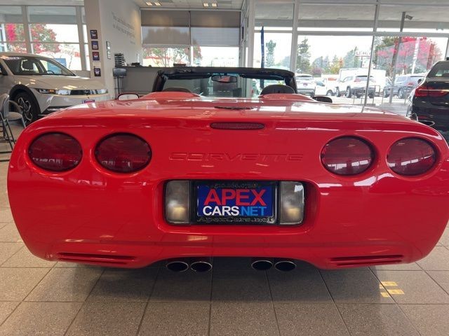 Chevrolet Corvette Vehicle Full-screen Gallery Image 07