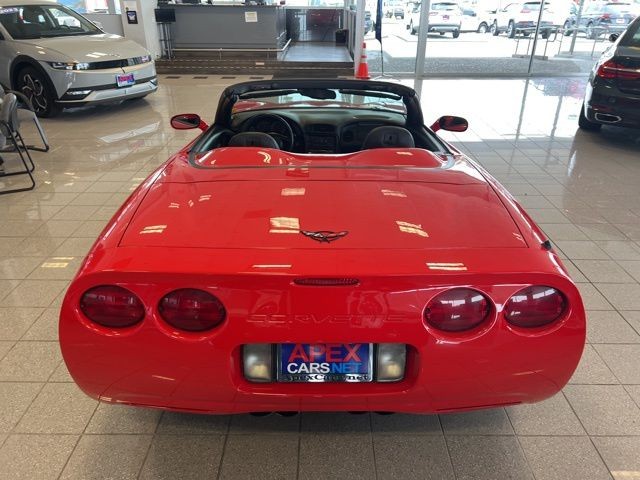 Chevrolet Corvette Vehicle Full-screen Gallery Image 08