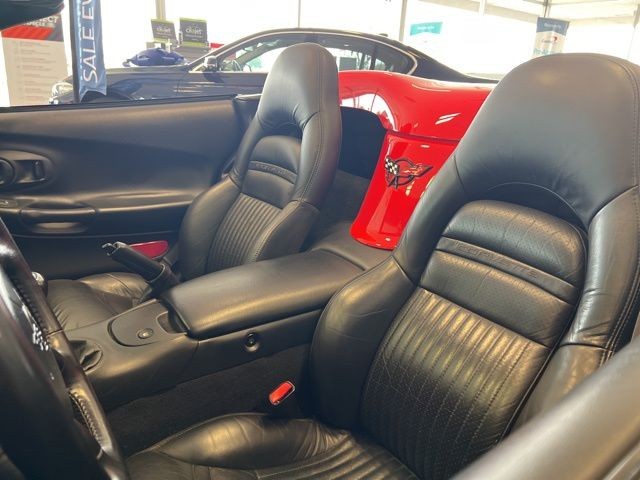 Chevrolet Corvette Vehicle Full-screen Gallery Image 16