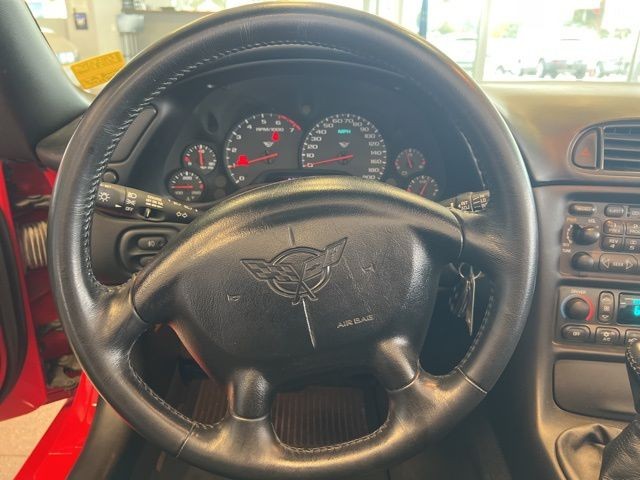 Chevrolet Corvette Vehicle Full-screen Gallery Image 17