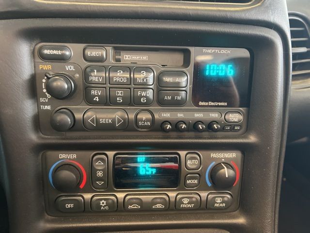 Chevrolet Corvette Vehicle Full-screen Gallery Image 19