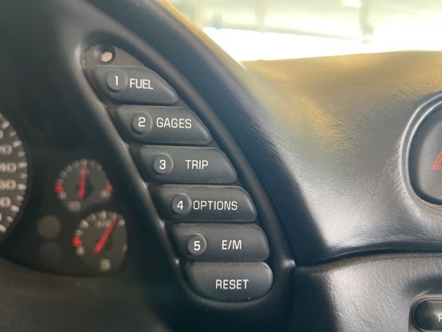 Chevrolet Corvette Vehicle Full-screen Gallery Image 20