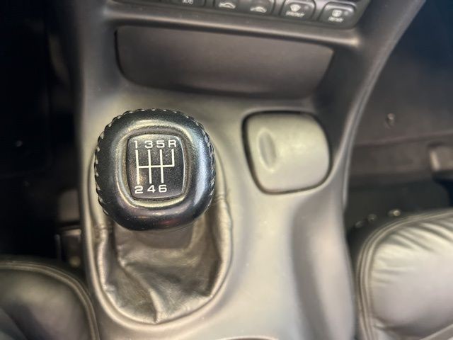 Chevrolet Corvette Vehicle Full-screen Gallery Image 21