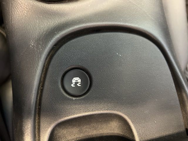 Chevrolet Corvette Vehicle Full-screen Gallery Image 22