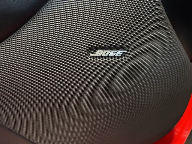 Chevrolet Corvette Vehicle Full-screen Gallery Image 24