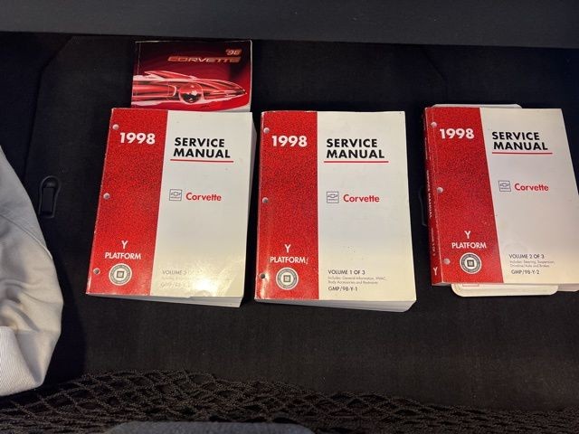 Chevrolet Corvette Vehicle Full-screen Gallery Image 25