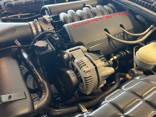 Chevrolet Corvette Vehicle Full-screen Gallery Image 28