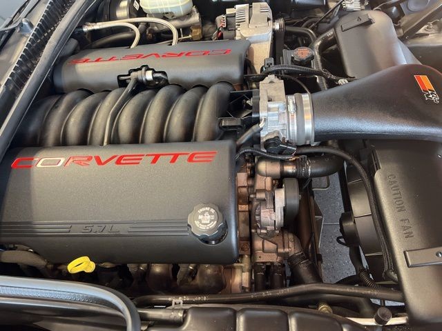 Chevrolet Corvette Vehicle Full-screen Gallery Image 29