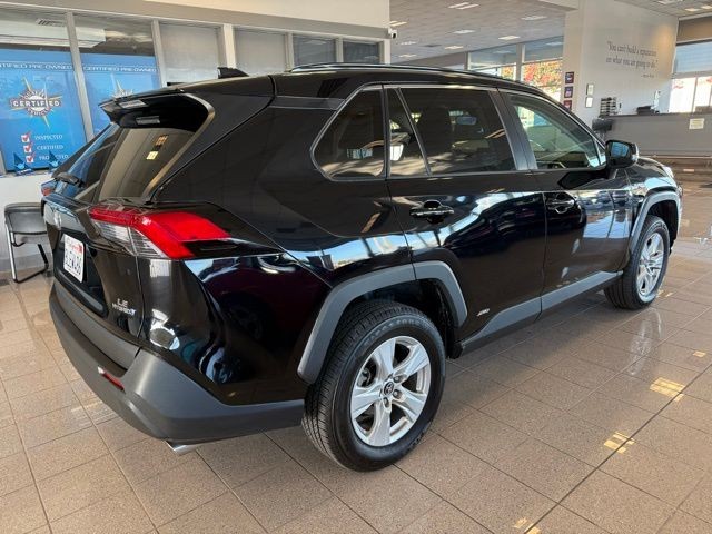 Toyota RAV4 Hybrid Vehicle Full-screen Gallery Image 03