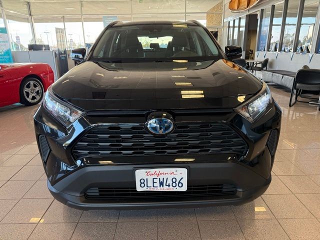 Toyota RAV4 Hybrid Vehicle Full-screen Gallery Image 08