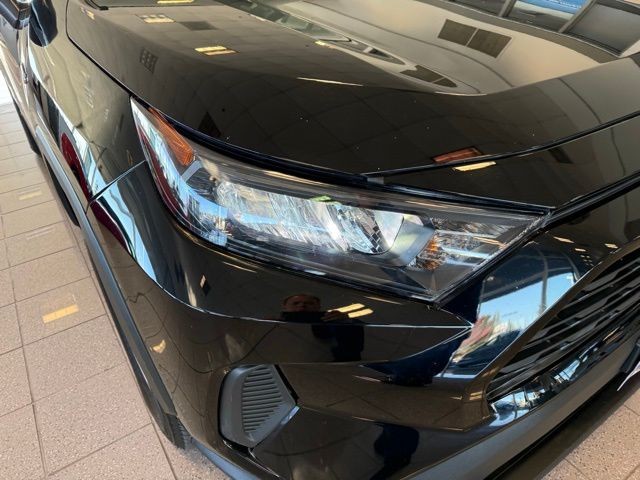 Toyota RAV4 Hybrid Vehicle Full-screen Gallery Image 10