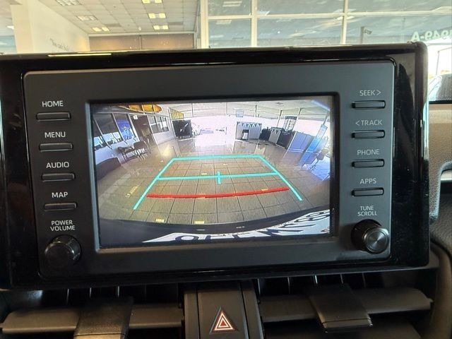 Toyota RAV4 Hybrid Vehicle Full-screen Gallery Image 15