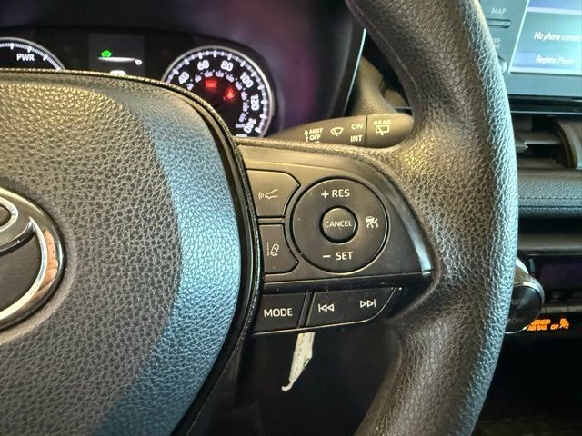 Toyota RAV4 Hybrid Vehicle Full-screen Gallery Image 17