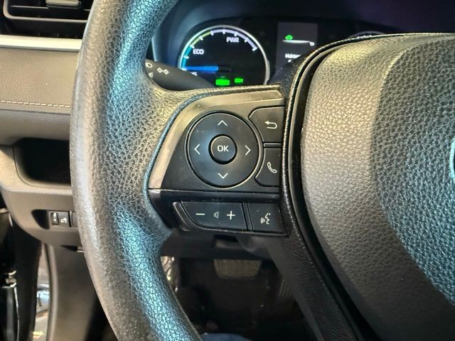 Toyota RAV4 Hybrid Vehicle Full-screen Gallery Image 18