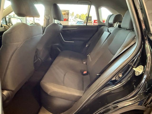 Toyota RAV4 Hybrid Vehicle Full-screen Gallery Image 22