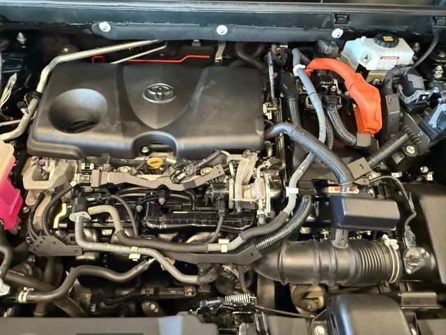 Toyota RAV4 Hybrid Vehicle Full-screen Gallery Image 29