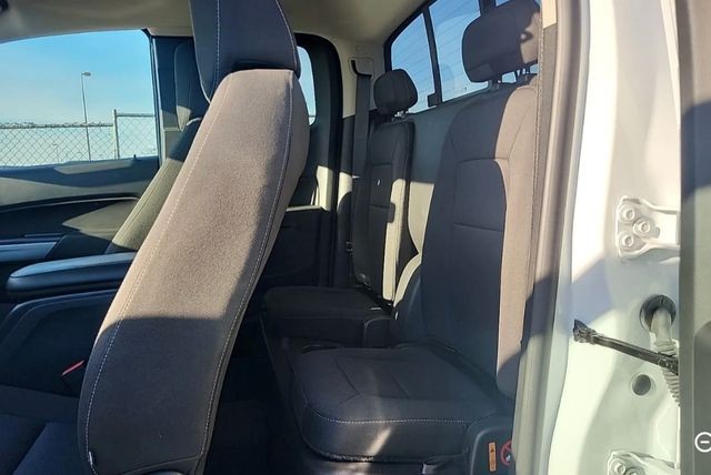 Chevrolet Colorado Vehicle Full-screen Gallery Image 05