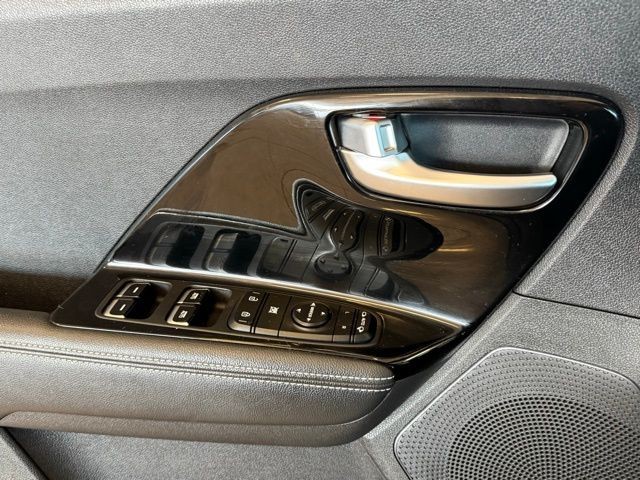 Kia Niro EV Vehicle Full-screen Gallery Image 20