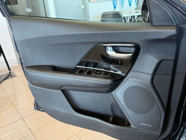 Kia Niro EV Vehicle Full-screen Gallery Image 21