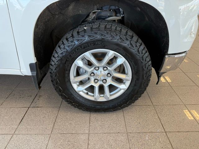 Chevrolet Silverado 1500 Vehicle Full-screen Gallery Image 10