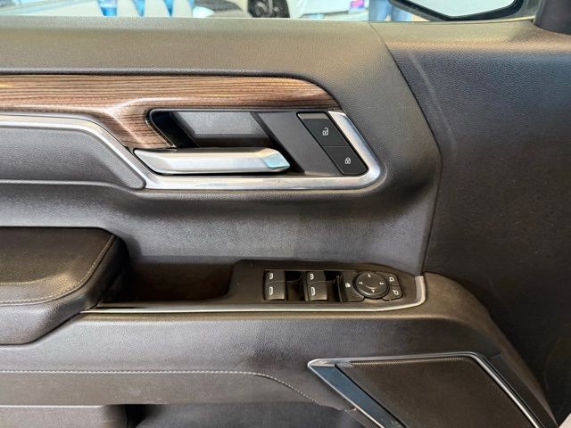 Chevrolet Silverado 1500 Vehicle Full-screen Gallery Image 18