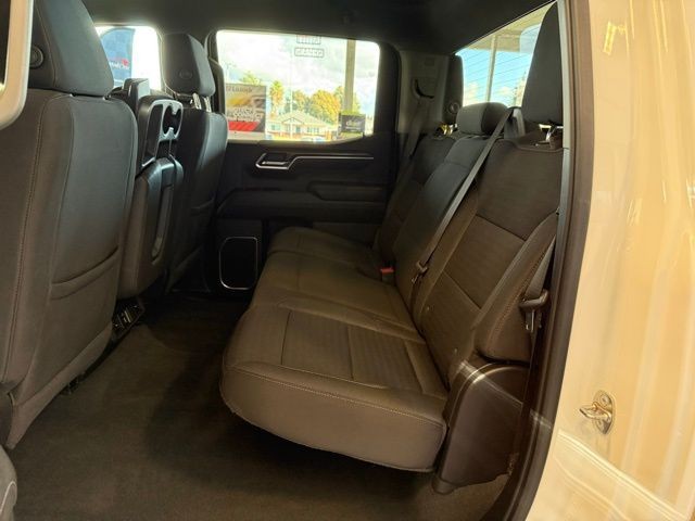 Chevrolet Silverado 1500 Vehicle Full-screen Gallery Image 20