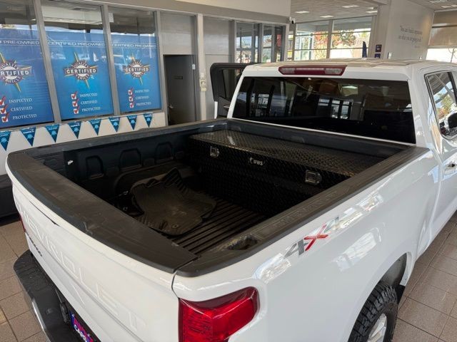 Chevrolet Silverado 1500 Vehicle Full-screen Gallery Image 21