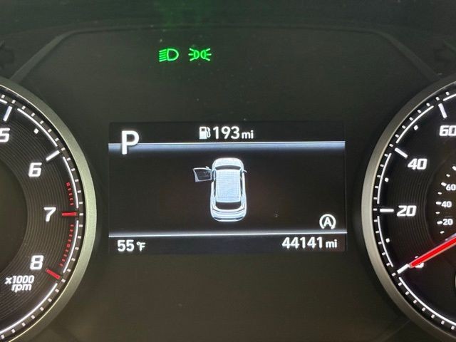 Hyundai Santa Fe Vehicle Full-screen Gallery Image 12