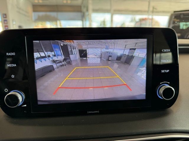 Hyundai Santa Fe Vehicle Full-screen Gallery Image 14