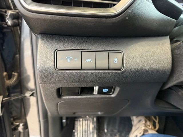 Hyundai Santa Fe Vehicle Full-screen Gallery Image 18