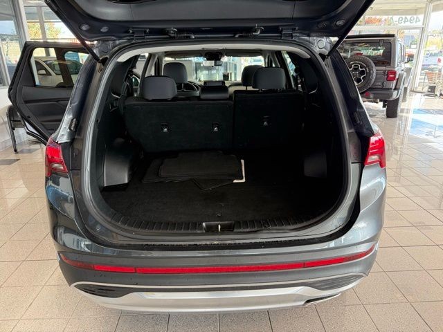 Hyundai Santa Fe Vehicle Full-screen Gallery Image 22