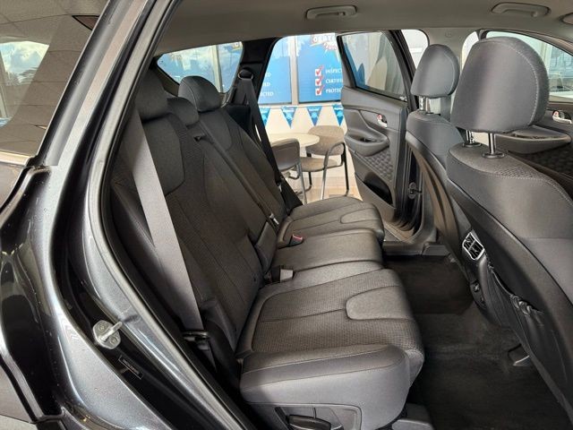 Hyundai Santa Fe Vehicle Full-screen Gallery Image 23