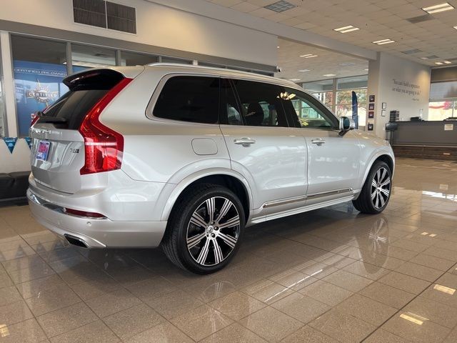 Volvo XC90 Vehicle Full-screen Gallery Image 05