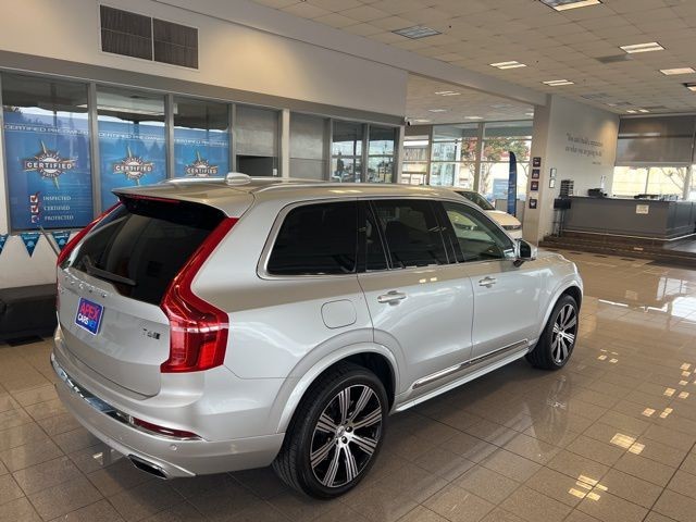 Volvo XC90 Vehicle Full-screen Gallery Image 06