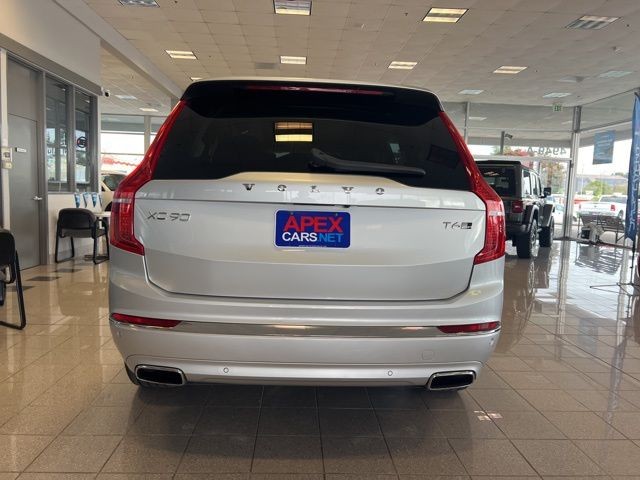 Volvo XC90 Vehicle Full-screen Gallery Image 08