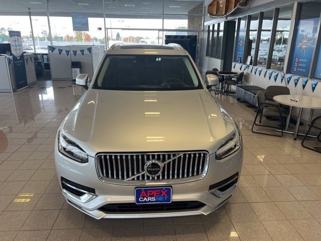 Volvo XC90 Vehicle Full-screen Gallery Image 17