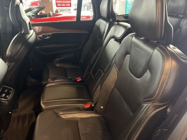 Volvo XC90 Vehicle Full-screen Gallery Image 19