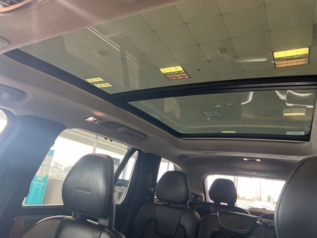 Volvo XC90 Vehicle Full-screen Gallery Image 22