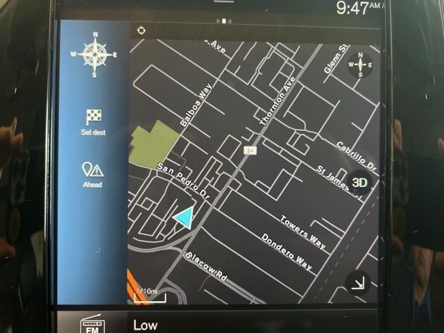 Volvo XC90 Vehicle Full-screen Gallery Image 30