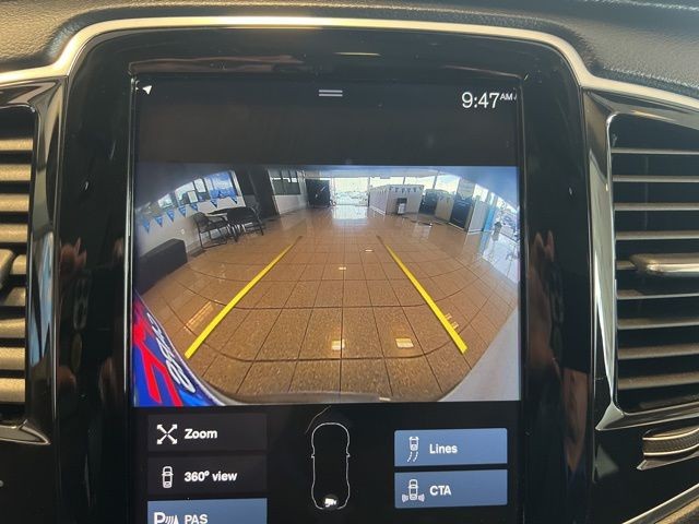 Volvo XC90 Vehicle Full-screen Gallery Image 31