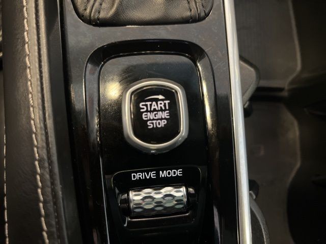 Volvo XC90 Vehicle Full-screen Gallery Image 34